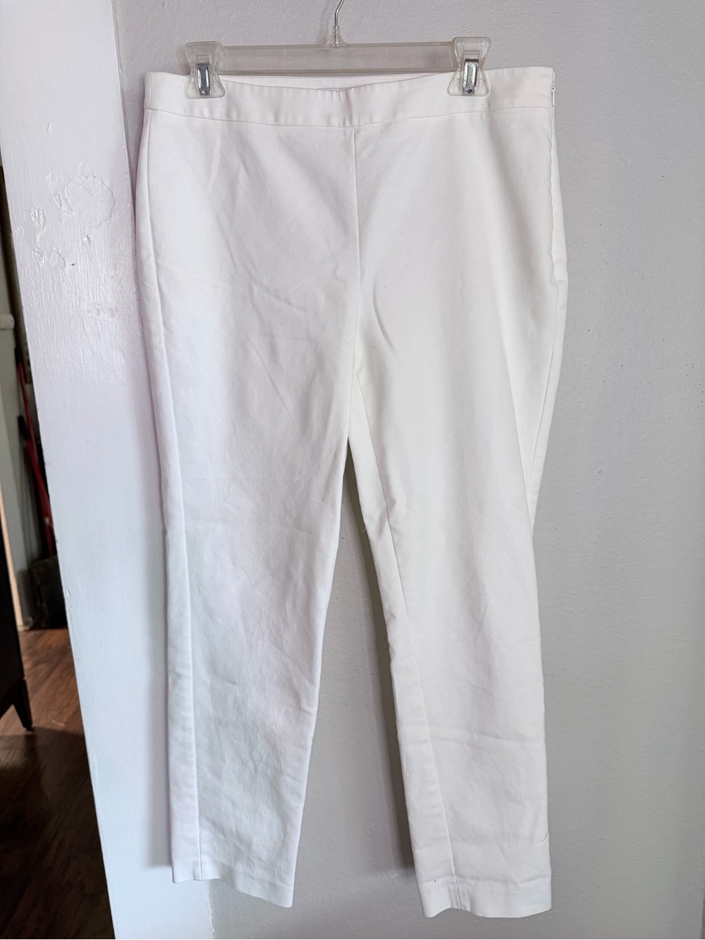 Chaus NY White Flat front ankle pant Size 8